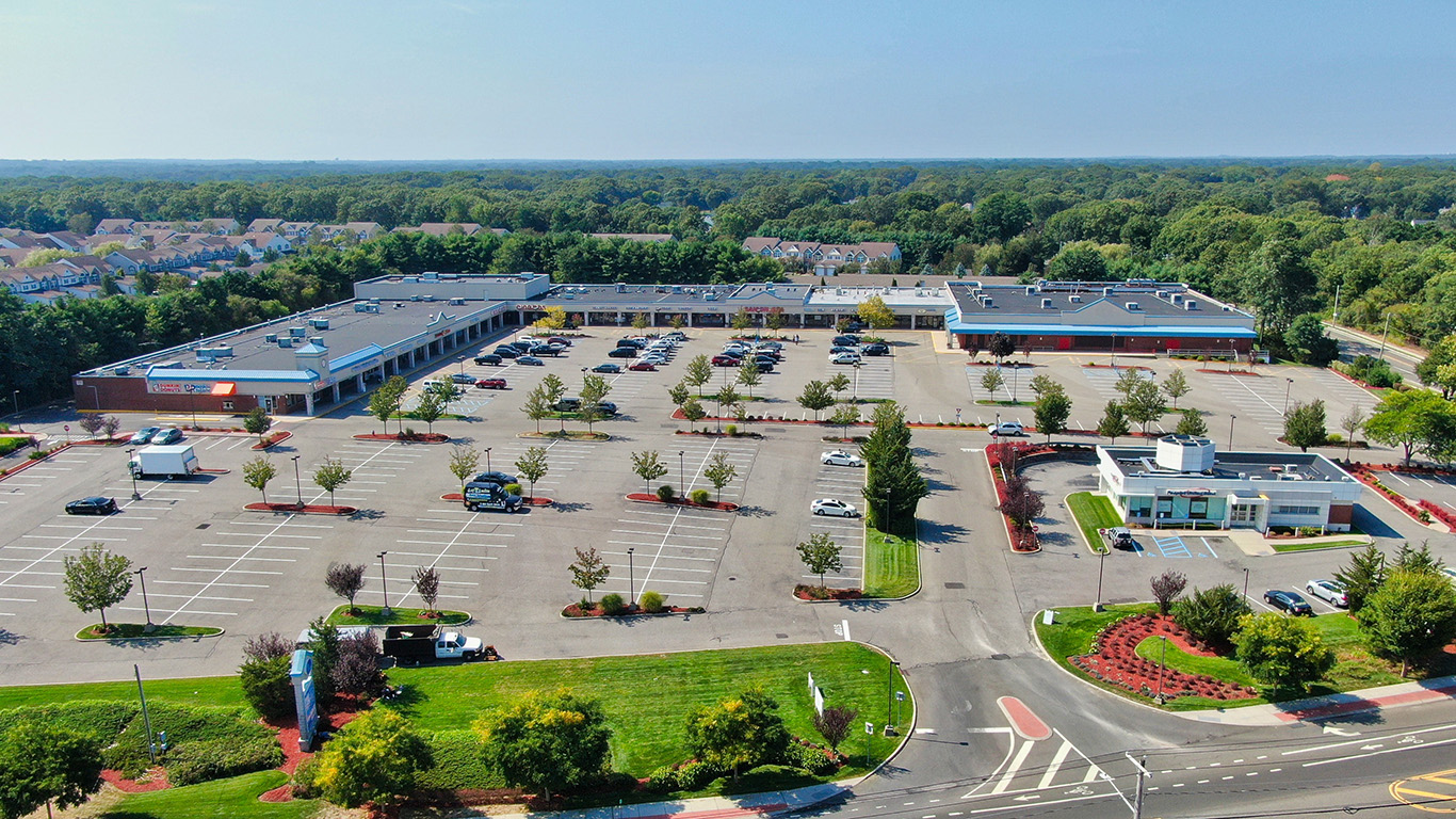 Pine Plaza – Coram, NY